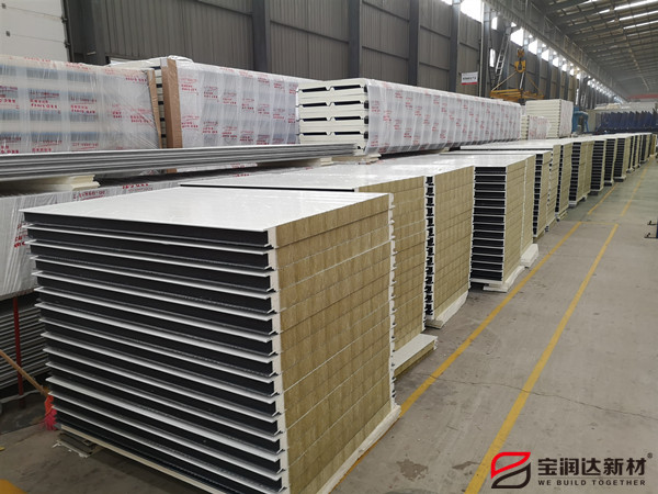 聚氨酯側封巖棉板防火等級多少？